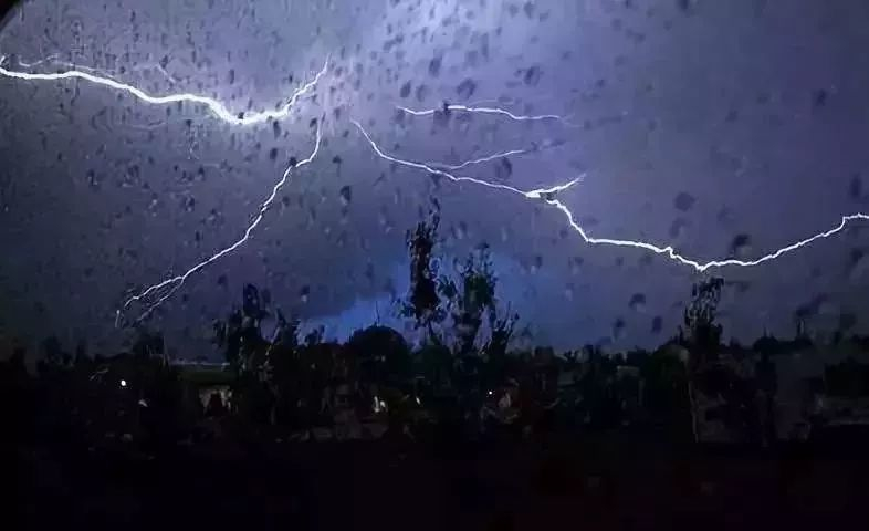 臺風(fēng)雷雨天如何防止漏電事故發(fā)生